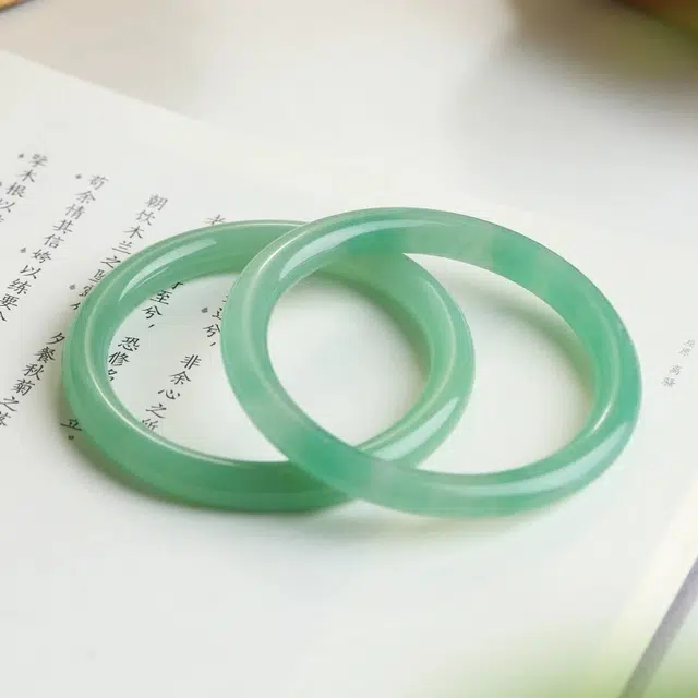 匠锁心玉 晴水色贵妃镯 新中式 国潮国风 复古 古风温婉 轻奢高级感 东陵玉 玉石手镯 女款 礼盒装