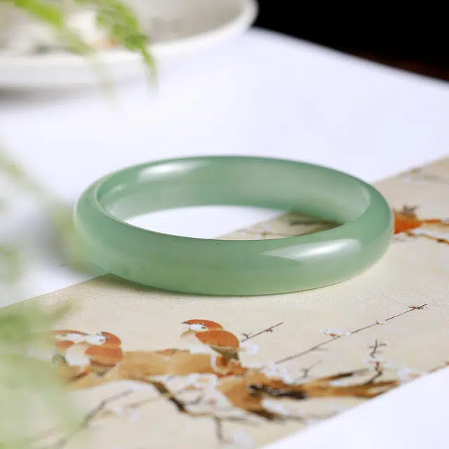 匠锁心玉 青山黛贵妃镯 满绿 新中式 国潮国风 小众设计 轻奢高级 气质百搭 古风温婉 东陵玉 手镯 女款