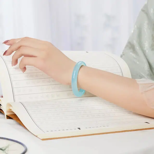 匠锁心玉 天空蓝晴空烟雨 水润清透轻奢高级清冷感古风古典新中式温润气质典雅小众旗袍汉服时尚百搭素圈显白#好运天然 玉髓 手镯 女款