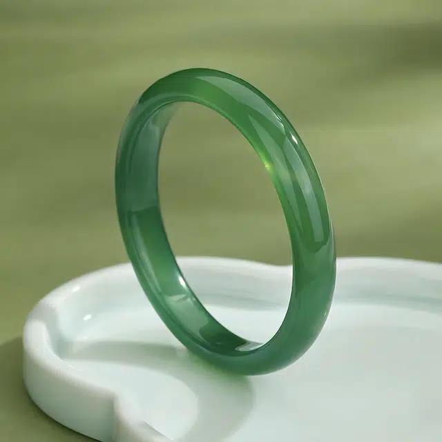 匠锁心玉 菠菜绿贵妃玉镯 水润清透 新中式 简约大气 国潮国风  时尚百搭 清冷典雅高级感 气质温婉 素圈手饰显白#好运天然 玉髓 手镯 女款