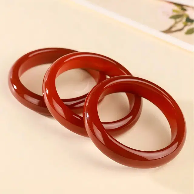 匠锁心玉 朱红宽版玉镯 鸿运圆满 水润清透 新中式 国潮风 汉服旗袍 时尚百搭 清冷典雅高级感 气质温婉 素圈手饰显白#好运 玉髓 手镯 女款