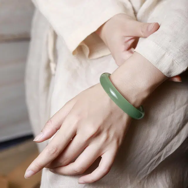 匠锁心玉 青山黛贵妃镯 满绿 新中式 国潮国风 小众设计 轻奢高级 气质百搭 古风温婉 东陵玉 手镯 女款