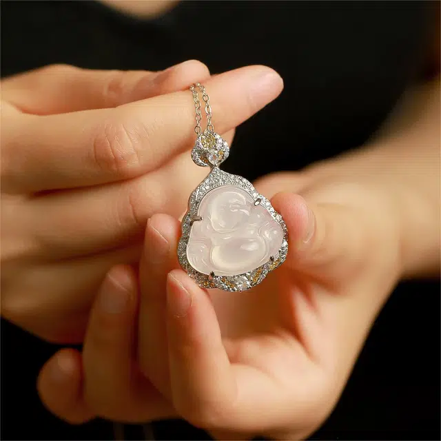 匠锁心玉 白月光 佛公 新中式 国潮国风 高级感 轻奢 弥勒佛 转运纳福 守护 玉髓 玉石项链 女款
