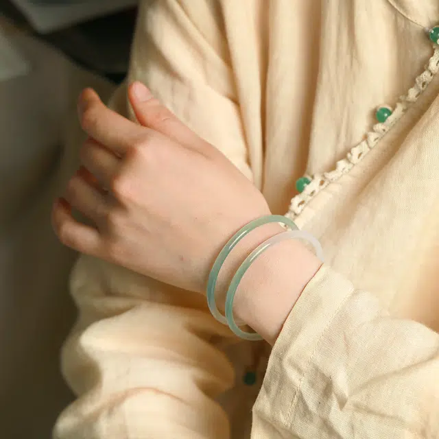 匠锁心玉 一步一响远山黛高冰贵妃叮当镯  新中式 国潮国风 典雅 古风温婉 轻奢高级 小众设计 玉髓 手镯 女款
