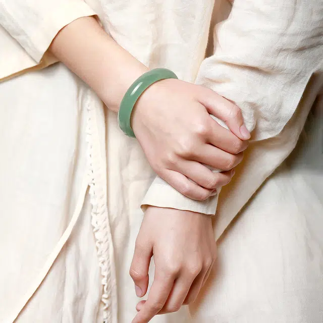 匠锁心玉 新中式 国潮国风 小众 轻奢高级 古风温婉 转运纳福 清冷感 东陵玉 手镯 女款