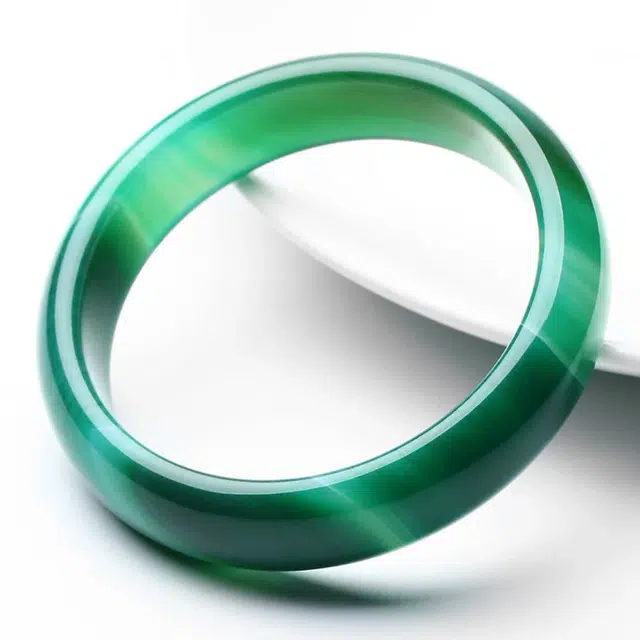 匠锁心玉 远山黛菠菜绿宽版玉镯 水润清透 新中式 国潮风 汉服旗袍 时尚百搭 清冷典雅高级感 气质温婉 素圈手饰显白#好运 玛瑙 手镯 女款