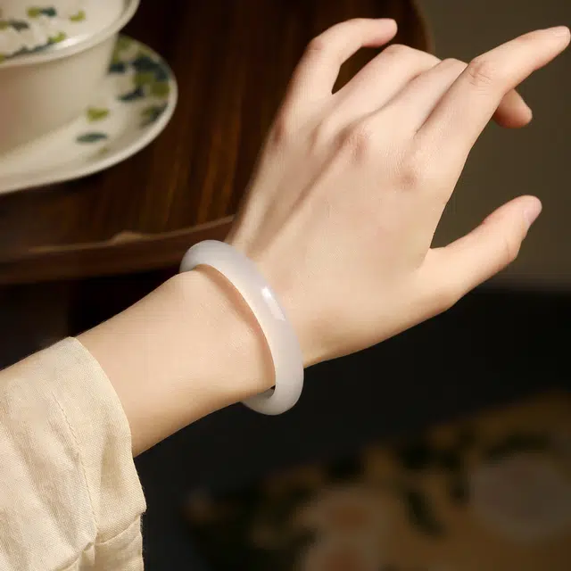 匠锁心玉 白月光 荔枝冻 新中式 国潮国风 清冷感 小众轻奢高级感 水润显白 玉髓 手镯 女款