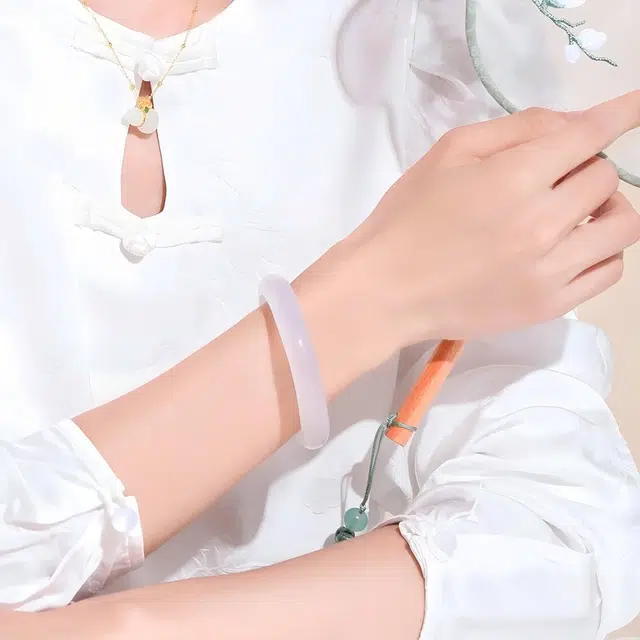 匠锁心玉 白月光 水润清透如月如岚国潮古典新中式精致轻奢高级清冷感温润气质典雅小众旗袍汉服百搭素圈浪漫告白#好运天然 玉髓 手镯 女款