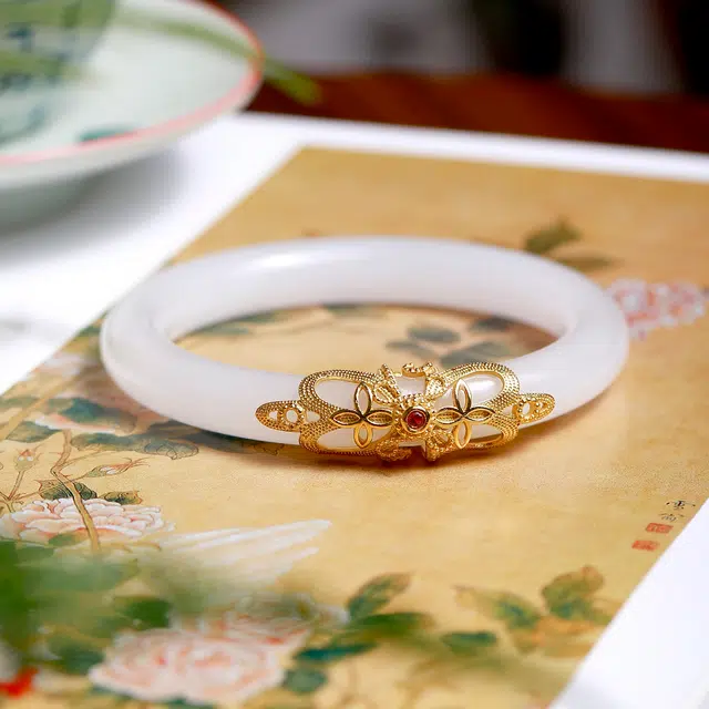 匠锁心玉 白月光设计款 新中式 国潮国风 清冷感 古风温婉 小众轻奢高级感 时尚潮流 水润手饰显白#好运 金丝玉 手镯 女款