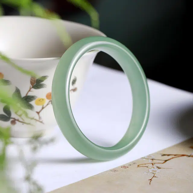 匠锁心玉 青山黛贵妃镯 满绿 新中式 国潮国风 小众设计 轻奢高级 气质百搭 古风温婉 东陵玉 手镯 女款