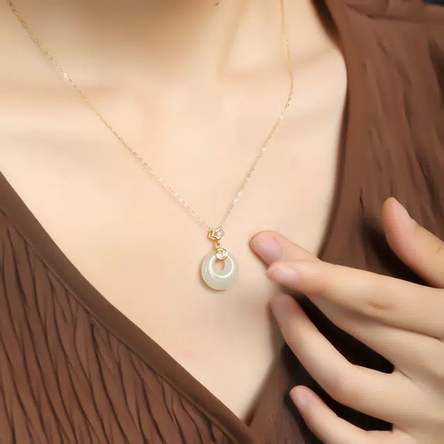 925