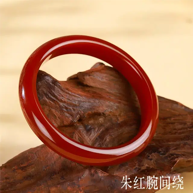 匠锁心玉 朱红玉镯 鸿运圆满 水润清透 新中式 国潮国风 汉服旗袍 时尚百搭 清冷典雅高级感 气质温婉 素圈手饰显白#好运 玉髓 手镯 女款