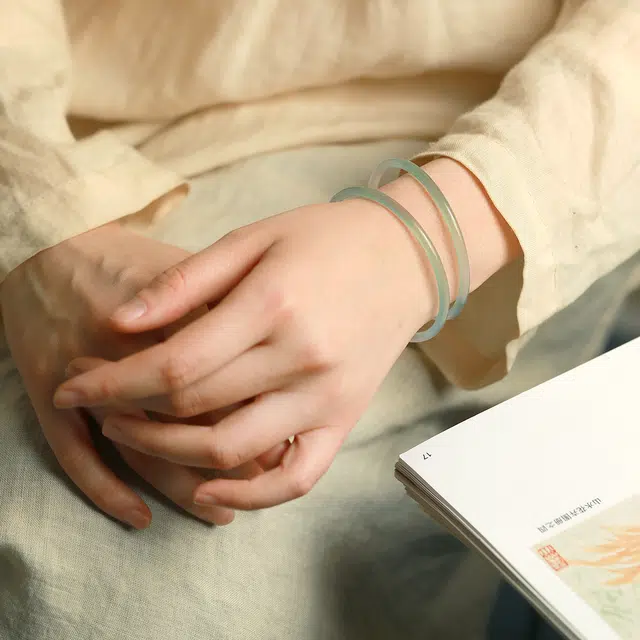 匠锁心玉 一步一响远山黛高冰贵妃叮当镯  新中式 国潮国风 典雅 古风温婉 轻奢高级 小众设计 玉髓 手镯 女款