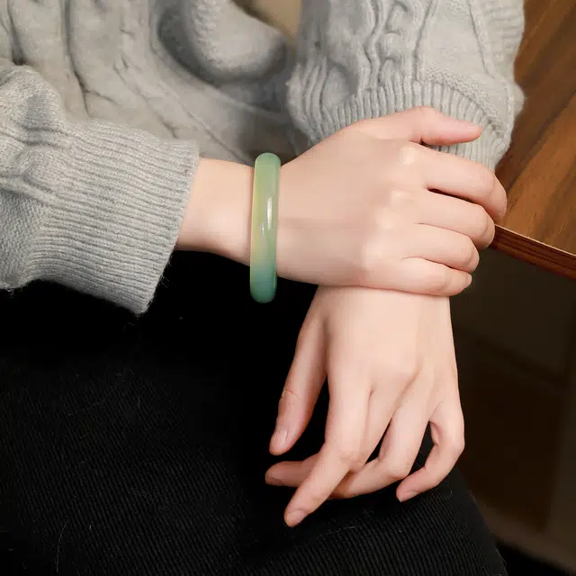 匠锁心玉 一汪清泉 青山黛 油青 贵妃镯 国朝古风 新中式 汉服 玉髓 玉石手镯 女款