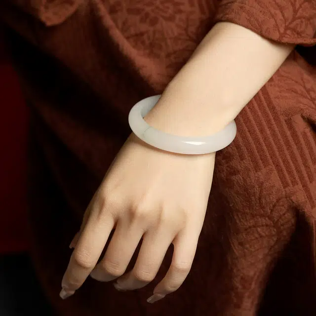 匠锁心玉 青山黛贵妃镯 微翠  新中式 国潮国风 小众设计 轻奢高级 气质 古风温婉 天山翠 玉石手镯 女款