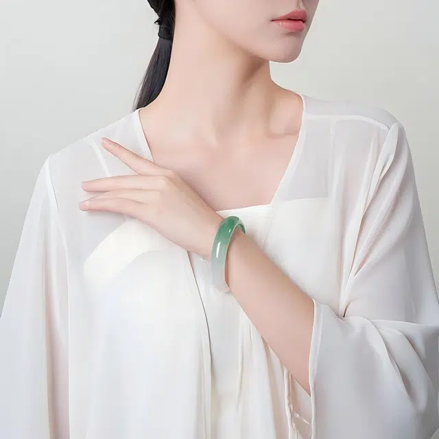 【宽版玉镯】 匠锁心玉 新中式 国潮国风 清冷感 小众轻奢高级感 水润显白 玉髓 手镯 女款