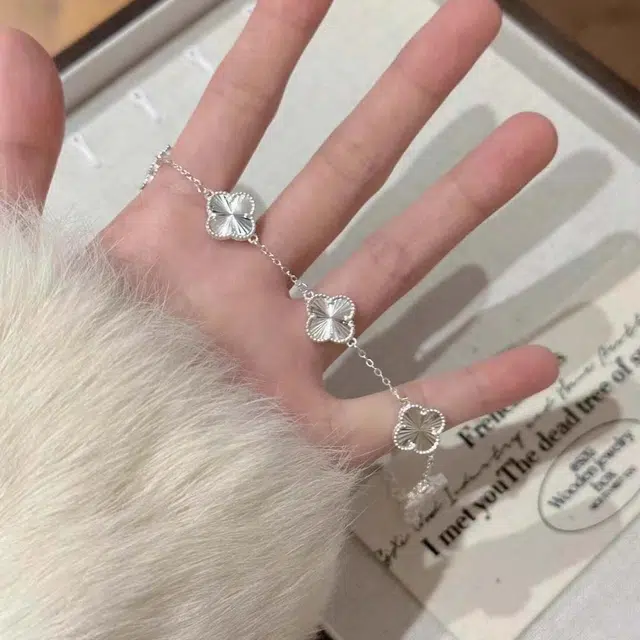 990