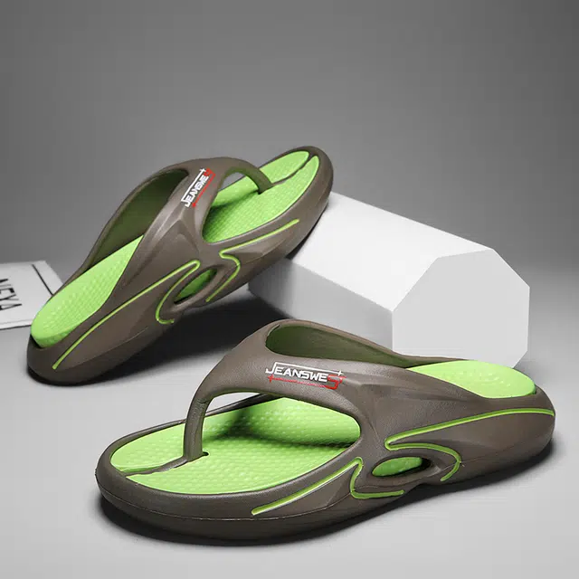 真维斯 轻便舒适厚底踩屎感 人字拖 男款