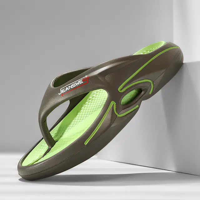 真维斯 轻便舒适厚底踩屎感 人字拖 男款