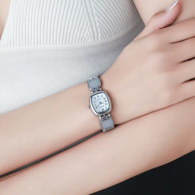 AIVN ins AM1267FQ
