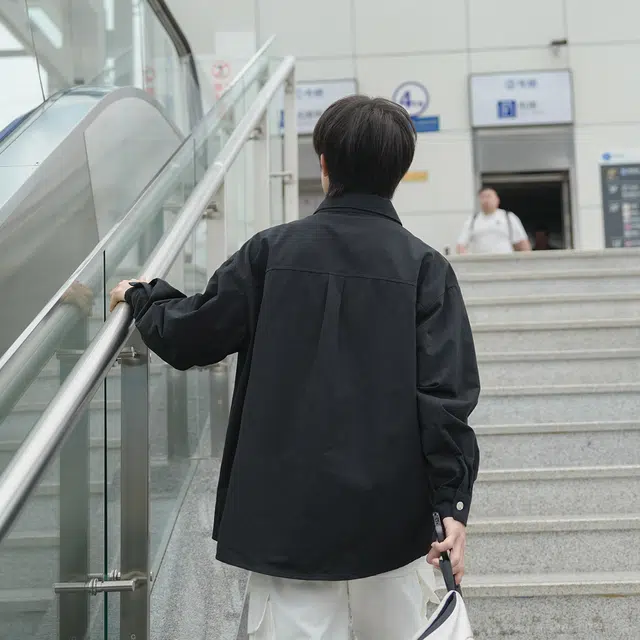 港仔文艺男 日系工装口袋字母小标设计感翻领落肩袖休闲上衣宽松百搭简约长袖衬衫 男女同款