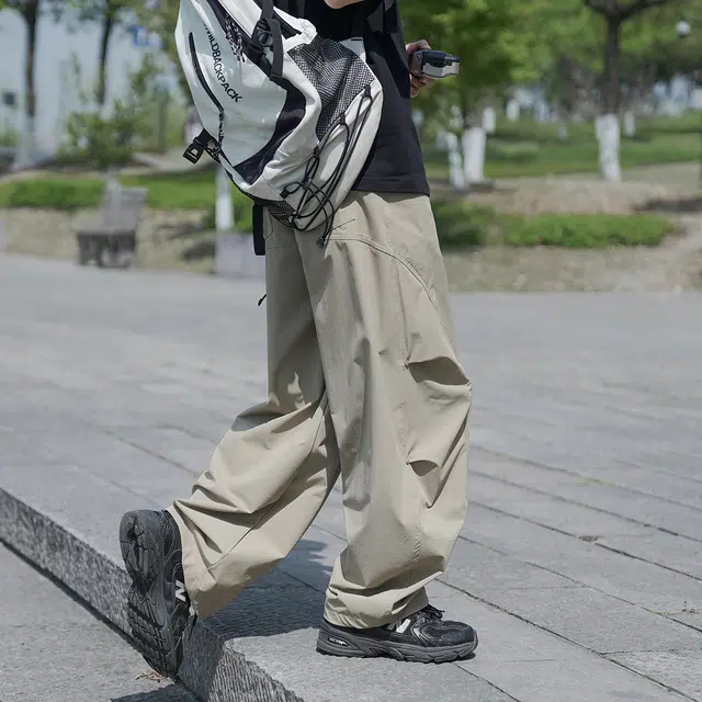 港仔文艺男 拼接解构侧面条纹亮扣设计垂感速干户外运动薄款伞兵裤直筒百搭阔腿休闲裤 男女同款