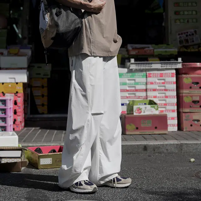 港仔文艺男 户外运动山系拼接解构速干薄款褶皱设计直筒阔腿伞兵裤纯色宽松休闲裤 男女同款
