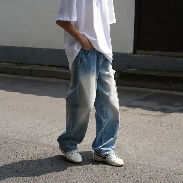 港仔文艺男 美式复古水洗渐变色破洞设计垂感休闲阔腿直筒裤宽松百搭牛仔裤 男女同款