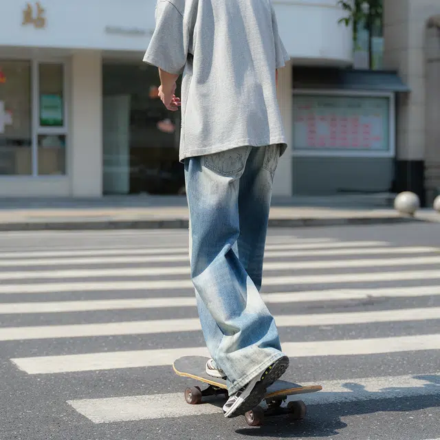 港仔文艺男 美式复古水洗渐变磨痕设计垂感弯刀休闲长裤百搭宽松牛仔裤 男女同款