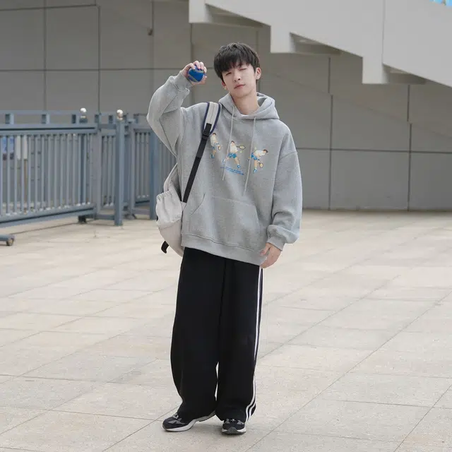 港仔文艺男 日系宽松卡通趣味网球字母印花可调节帽檐套头落肩袖上衣休闲百搭连帽卫衣 男女同款