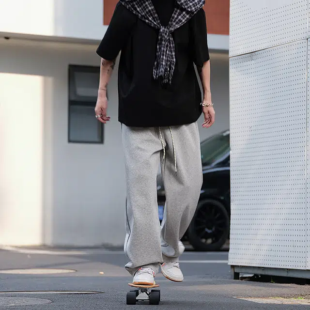 港仔文艺男 美式高街垂感拼接解构抽绳宽松直筒运动卫裤简约百搭休闲裤 男女同款