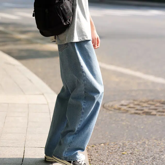 港仔文艺男 蓝色水洗纯色薄款垂感百搭美式高街直筒裤休闲宽松阔腿牛仔裤 男女同款