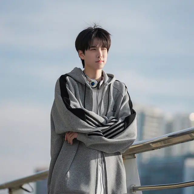 港仔文艺男 美式复古撞色拼接条纹三条杠字母连帽抽绳设计上衣休闲百搭宽松开衫卫衣 男女同款
