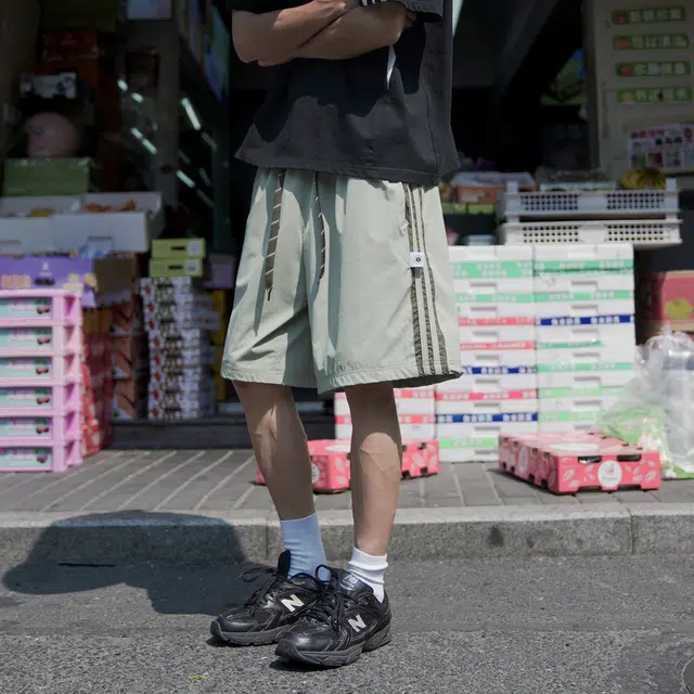 港仔文艺男 撞色拼接侧面条纹经典三条杠美式复古透气凉感卡通印花小标户外运动五分裤简约百搭宽松休闲短裤 男女同款