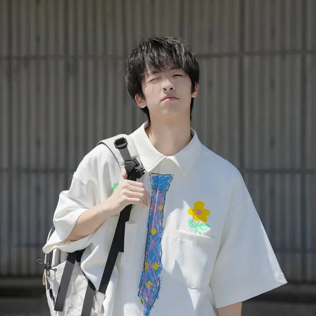 港仔文艺男 趣味涂鸦日系休闲学院风翻领纯色设计衬衣百搭慵懒少年感短袖衬衫 男女同款