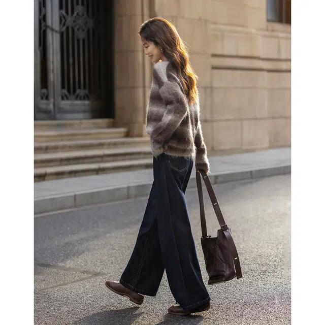 【dme】 冬季渐变式条纹圆领线衫蓬松柔软秋冬上衣内搭叠穿保暖宽松长袖时尚复古松弛感高智姐系风潮流显瘦慵懒风气质日常通勤针织衫 女款