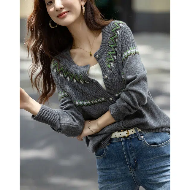 【dme】 冬季复古风圆领撞色提花绞花线衫宽松秋季上衣长袖温柔显瘦时尚百搭柔软舒适致密优雅气质休闲针织衫 女款