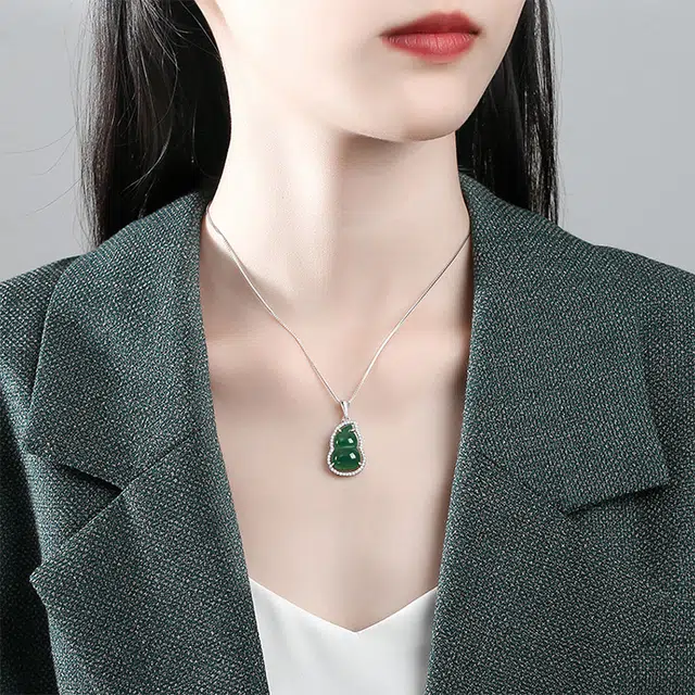 七度 水滴葫芦 细腻温润水滴吊坠 新中式经典国风锁骨链 精美独特造型 匠心独造 轻奢优雅精致高级风 玉髓 玉石项链 女款