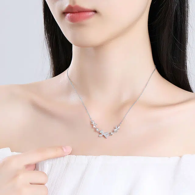 925