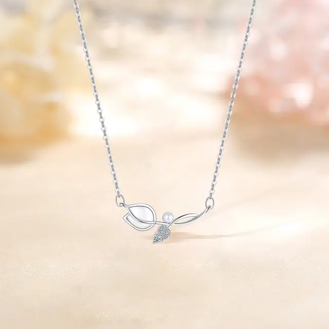七度 郁金香吊坠 精致轻奢优雅小众高级感锁骨链 玉髓 项链 女款
