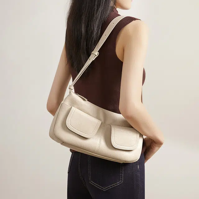 红蜻蜓 高级感学院风通勤百多口袋包工装潮流 牛皮 单肩包 女款 咖啡色/米白色