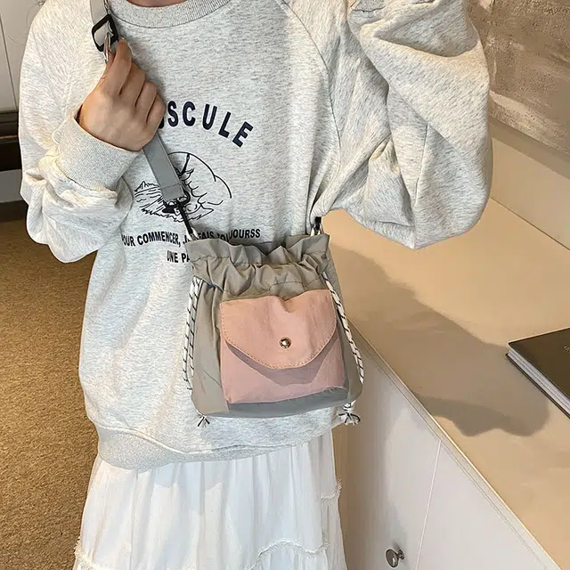 巴朗熊  韩系牛津布女时尚撞色抽绳束口水桶包潮通勤斜挎包