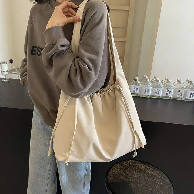 巴朗熊 文艺抽绳开合便携 尼龙 女款 单肩包 米白色/浅蓝色/黑色/桔红色