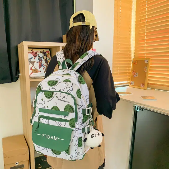 巴朗熊  印花涂鸦可爱动物双肩包时尚清新撞色字母 男女同款情侣款 多色