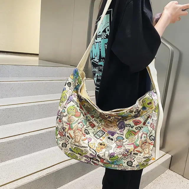 巴朗熊 个性涂鸦休闲时尚潮流 帆布 帆布包斜挎单肩包 男女同款情侣款 白色/卡其/绿色