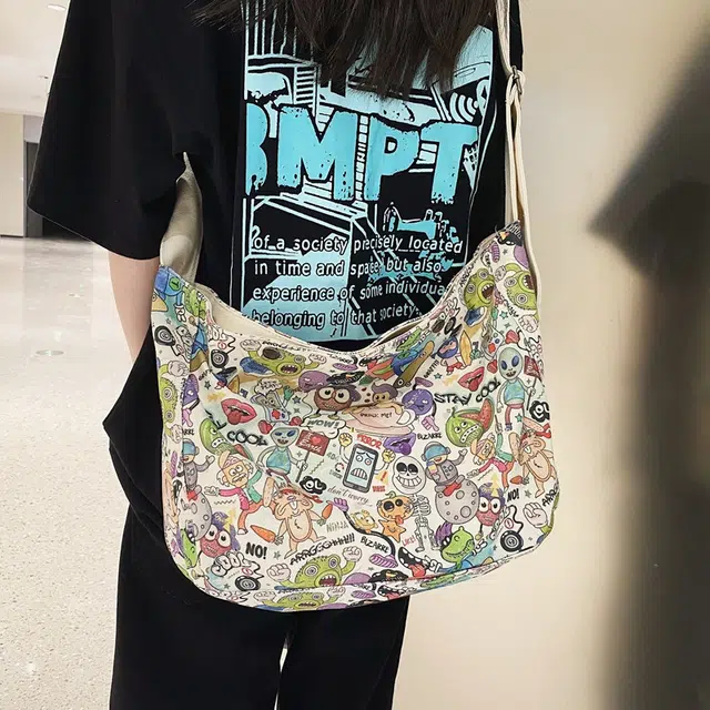 巴朗熊 个性涂鸦休闲时尚潮流 帆布 帆布包斜挎单肩包 男女同款情侣款 白色/卡其/绿色