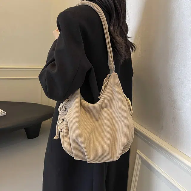 巴朗熊 时尚上班通勤复古文艺森系 灯芯绒 斜挎包 女款 多色