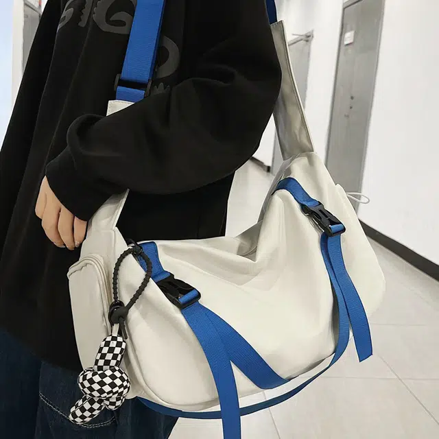 巴朗熊 单肩包日系小众休闲潮牌防水简约运动背包 尼龙 斜挎包 常规 男女同款情侣款 多色