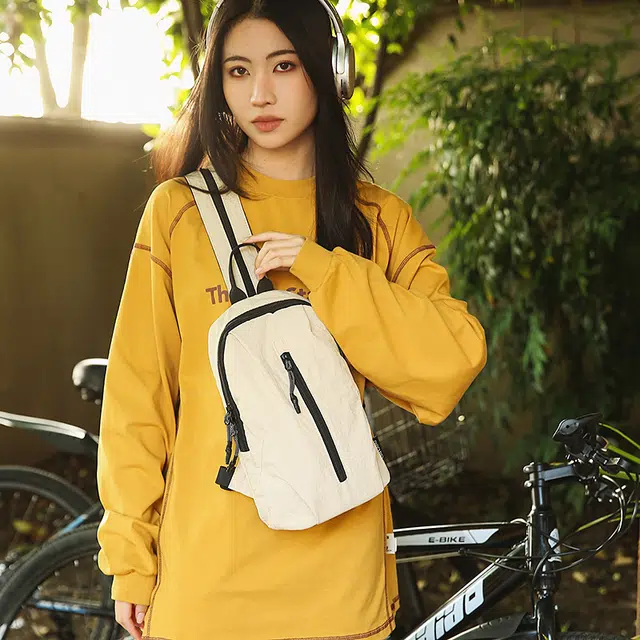 巴朗熊 简约时尚出游轻便百搭 尼龙 胸包 男女同款情侣款 多色
