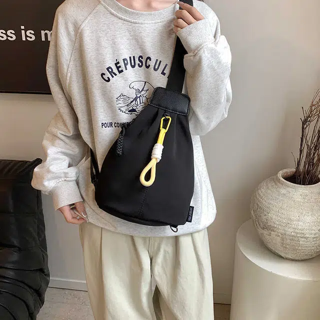 巴朗熊  运动休闲牛津布胸包小众设计大容量男女高颜值斜挎包上课旅游单肩包 多色